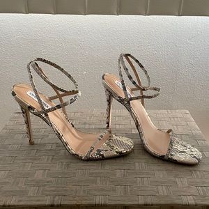 New Steve Madden Nectur Heels